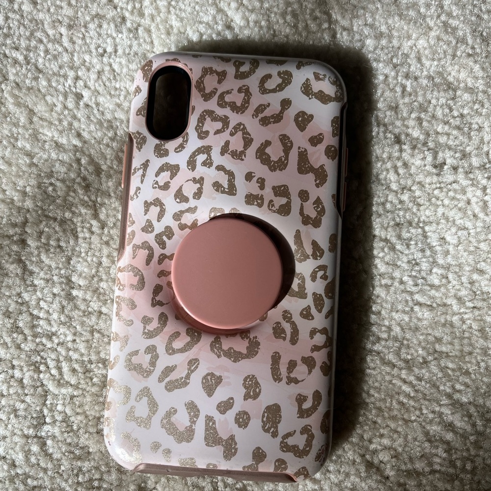 iPhone XR/11 otter box case with built in pop socket